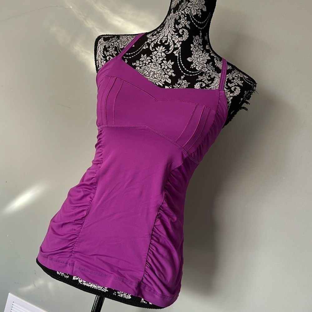 Lululemon size 6 fuscia top
